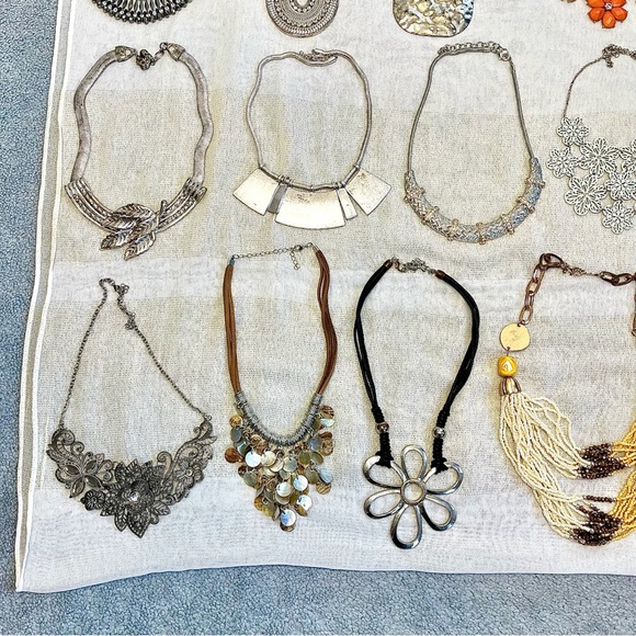 Fashion Necklaces Bundle (and one set of earrings!) - Picture 6 of 7